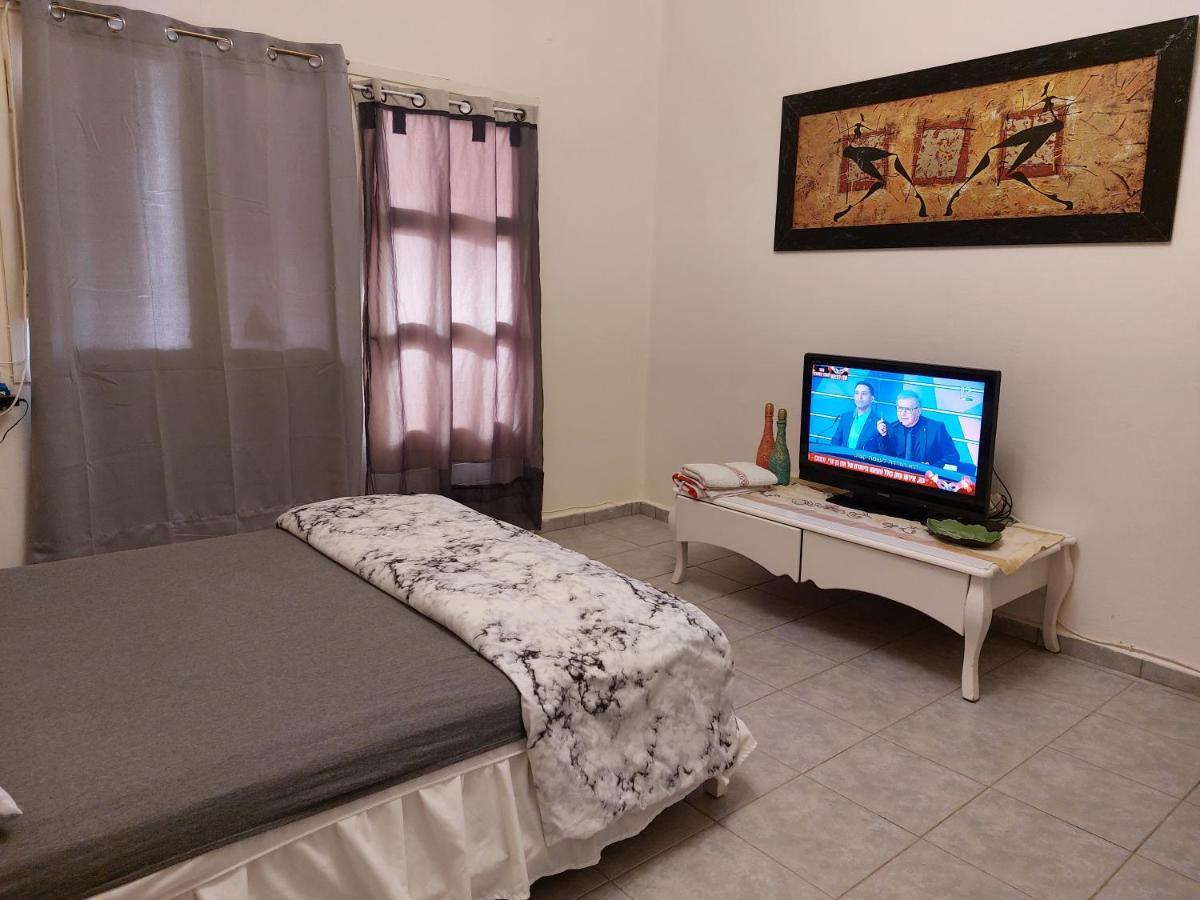 Modern Studio Central Haifa Free Wifi דירת נופש מאובזרת בחיפה Екстериор снимка